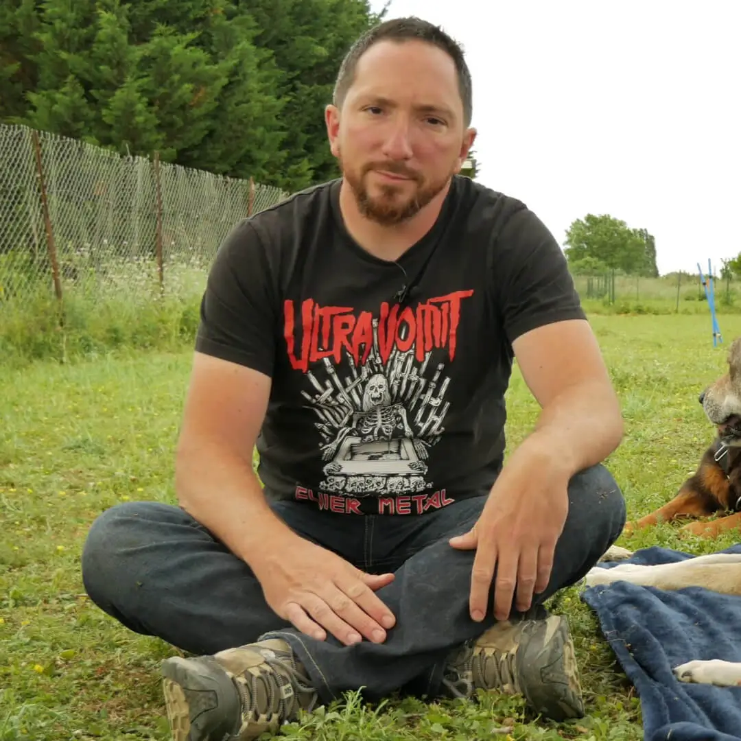 Maxime Lullier formateur en éthologie, éducation canine et comportement animalier chez Animal University